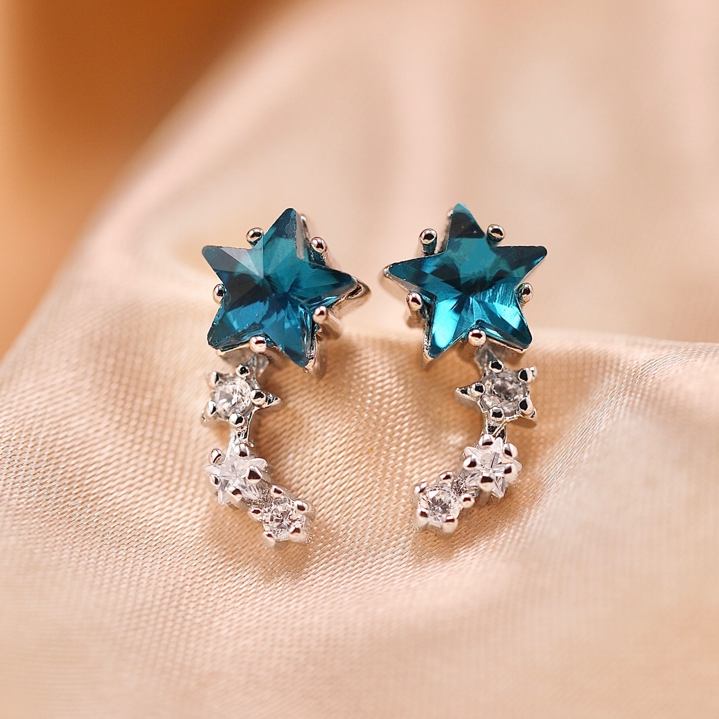 Supernova Ear Climber
